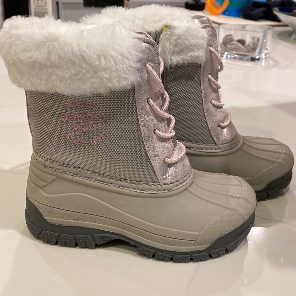 OshKosh B’gosh girls winter snow boot - Picture 1 of 6
